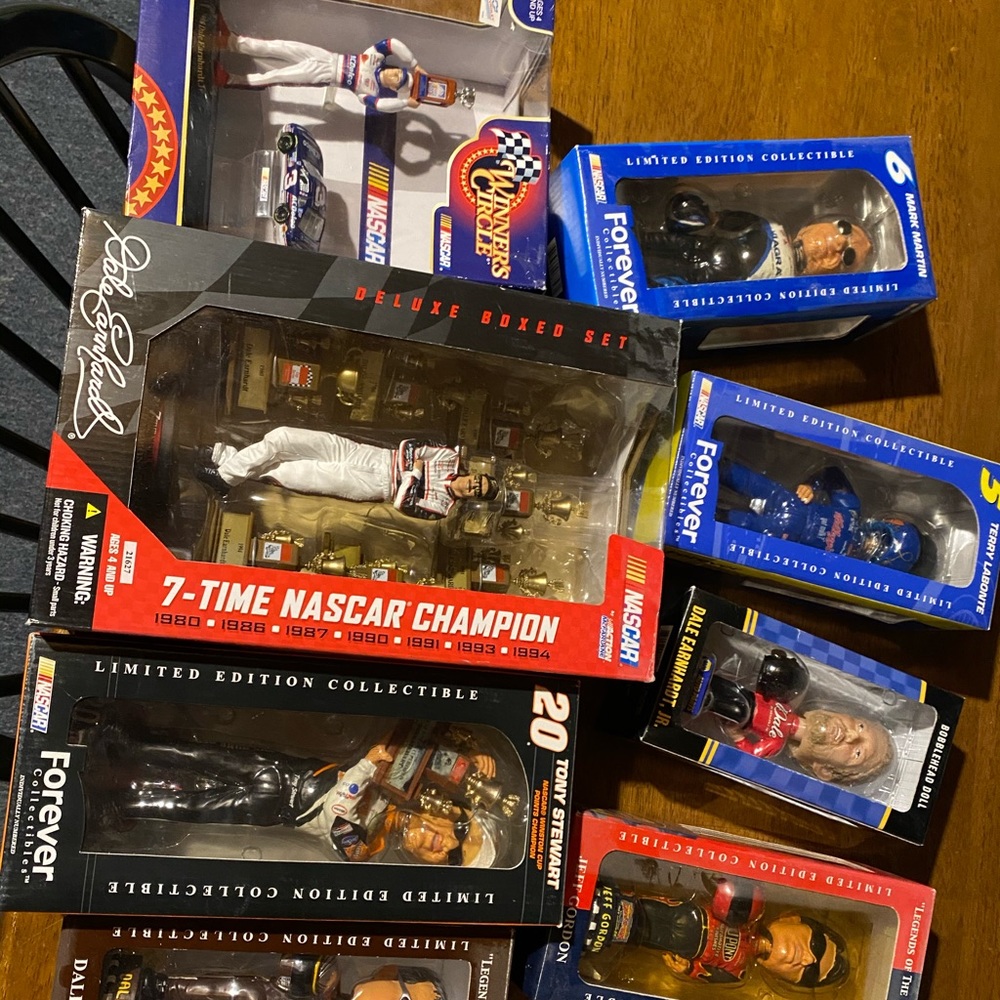 Lot of nascar figurines/bobbleheads